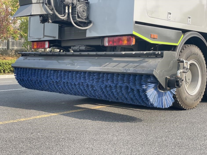 重汽豪沃除雪車