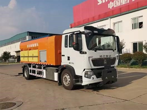 18噸重汽豪沃除雪車
