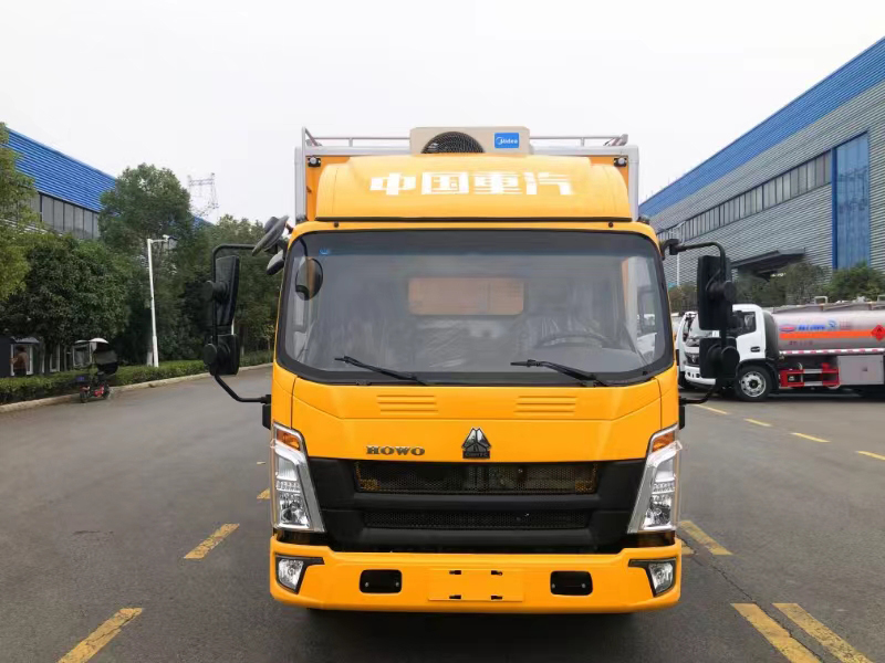 重汽豪沃紫外光固化管道修復車